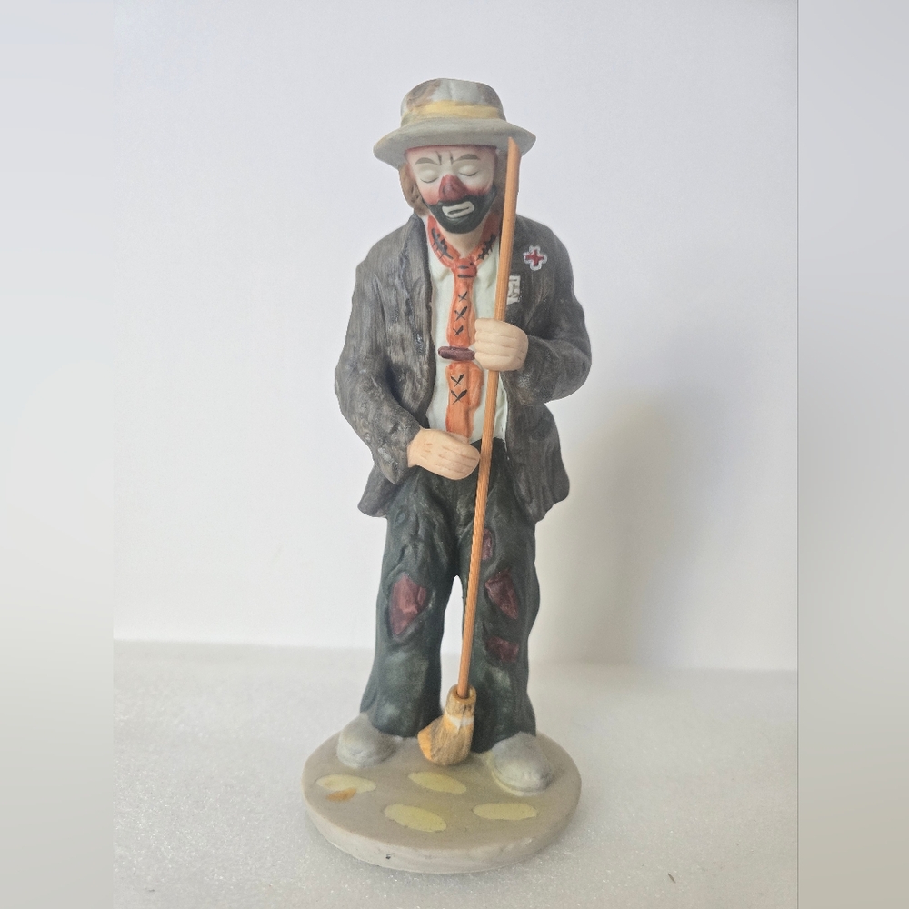Emmett Kelly Jr-Figurine Sweeper - No Box